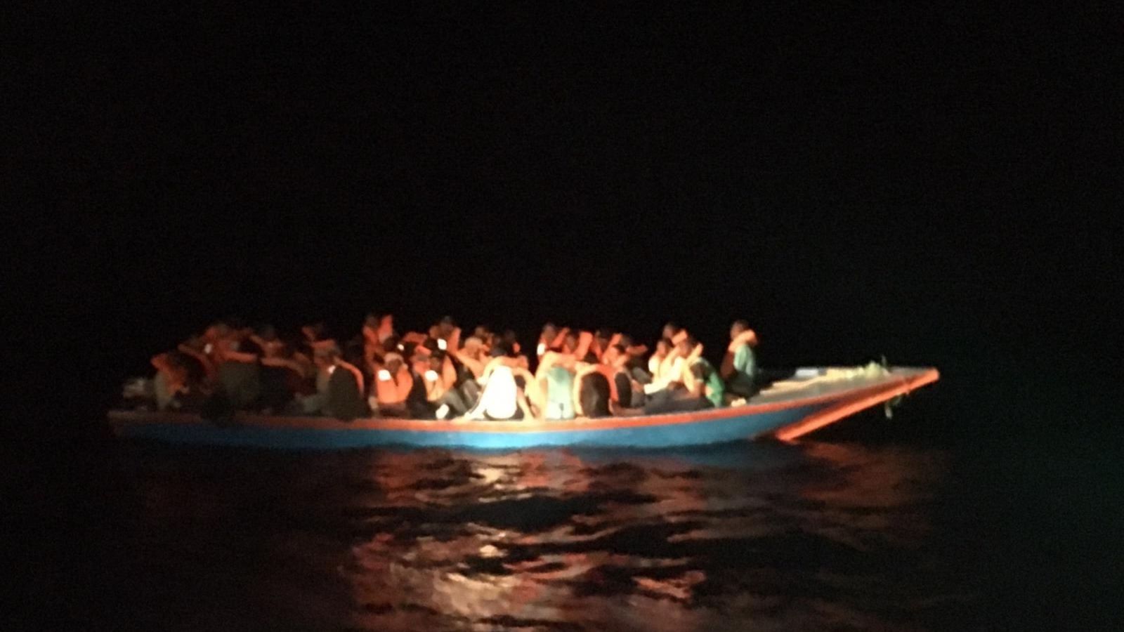 Dues persones han mort, 22 han sigut rescatades i vora 20 continuen desaparegudes en aigües de l’illa italiana de Lampedusa.