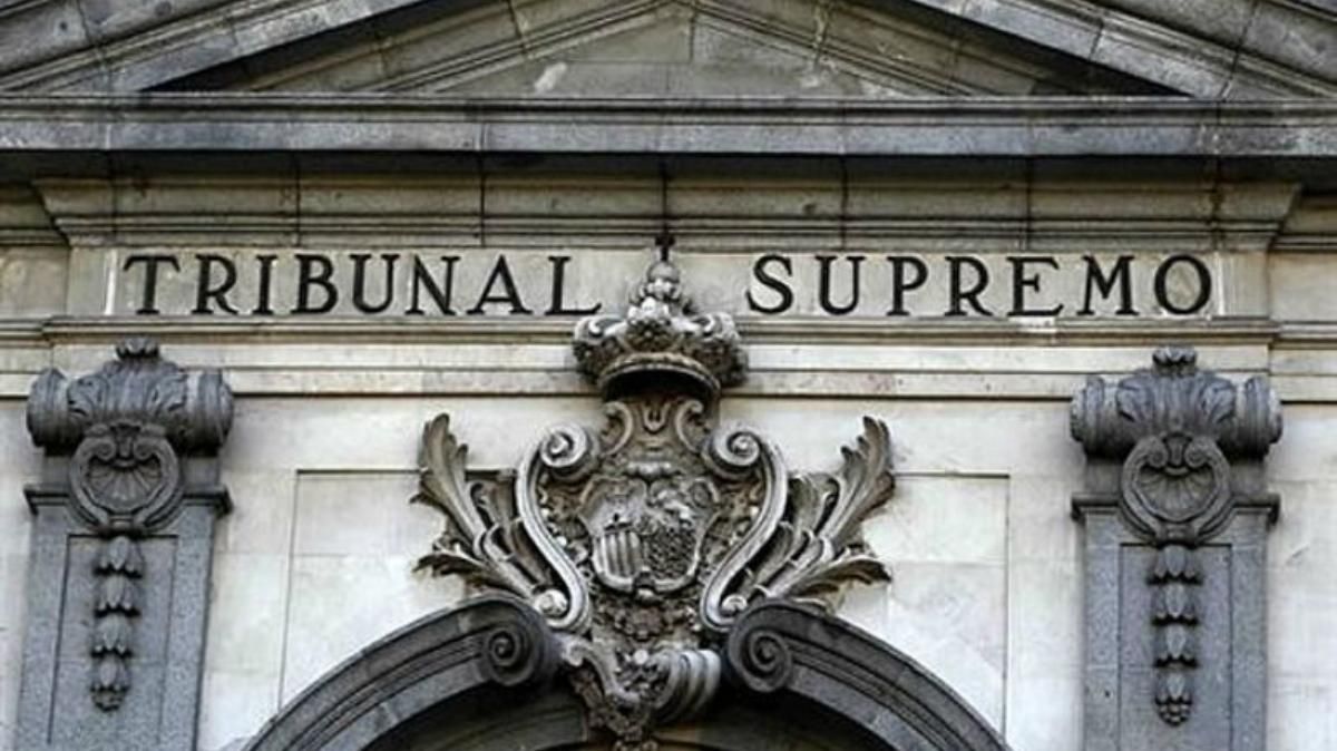 Part de la façana del Tribunal Suprem Part de la façana del Tribunal Suprem