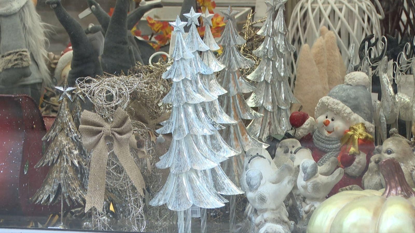 Aparador d'un comerç, en arxiu