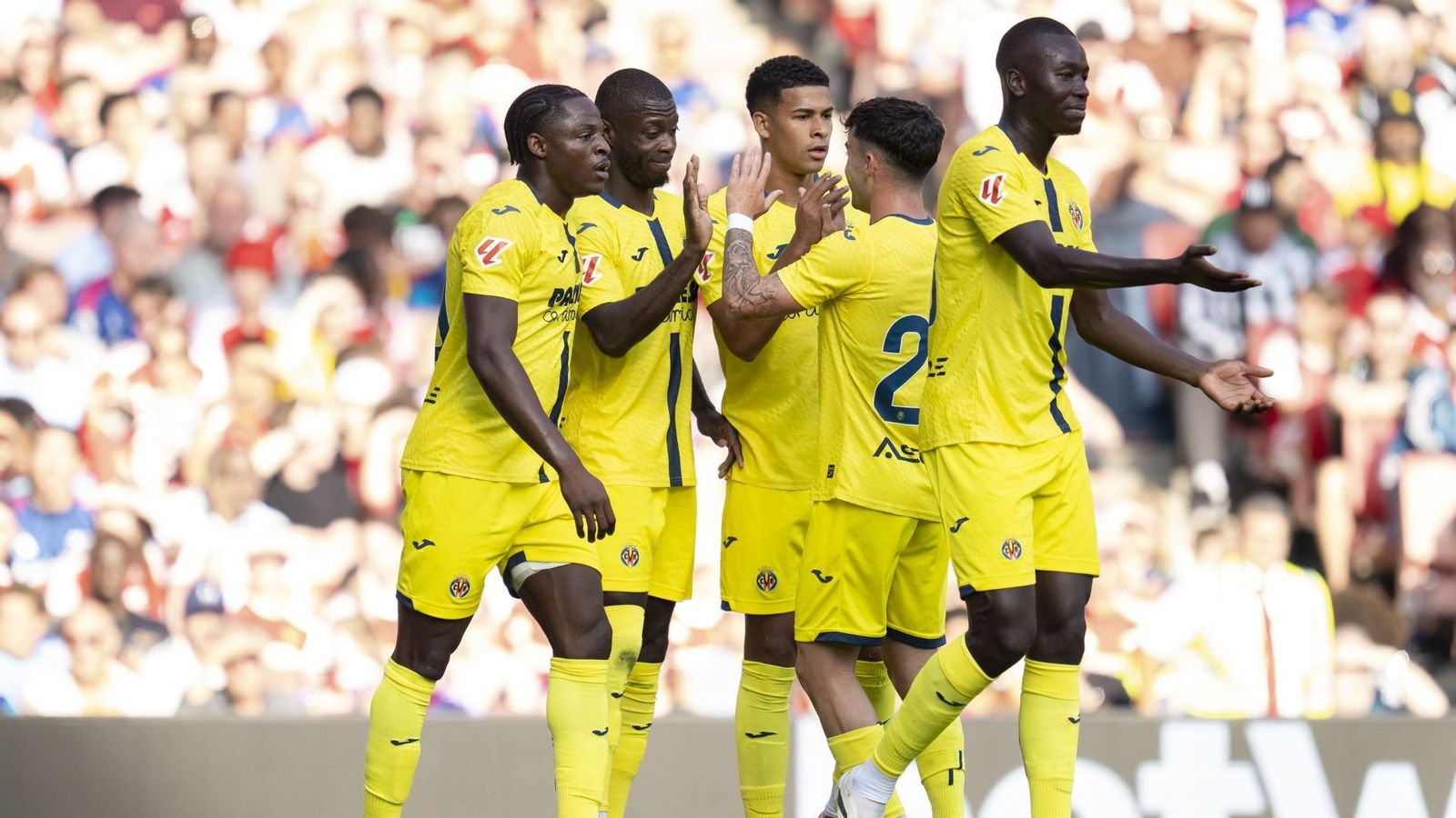 Els jugadors del Villarreal celebren un dels gols