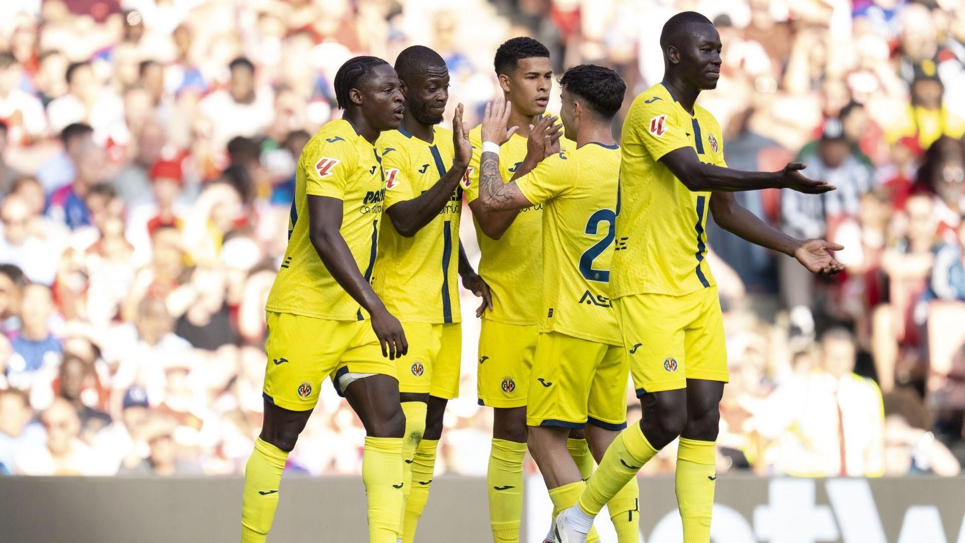 Els jugadors del Villarreal celebren un dels gols