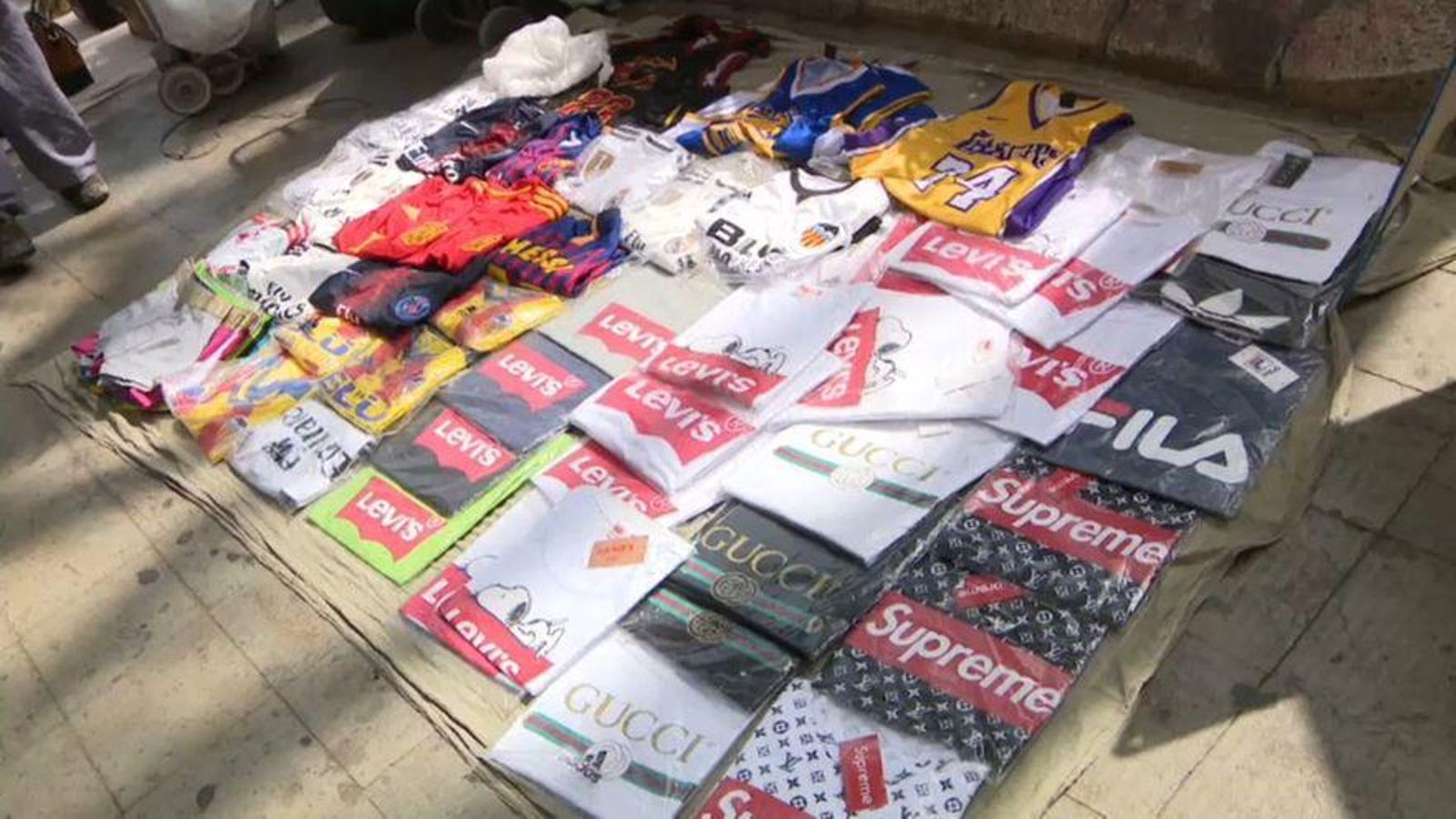 Venda ambulant de roba falsificada