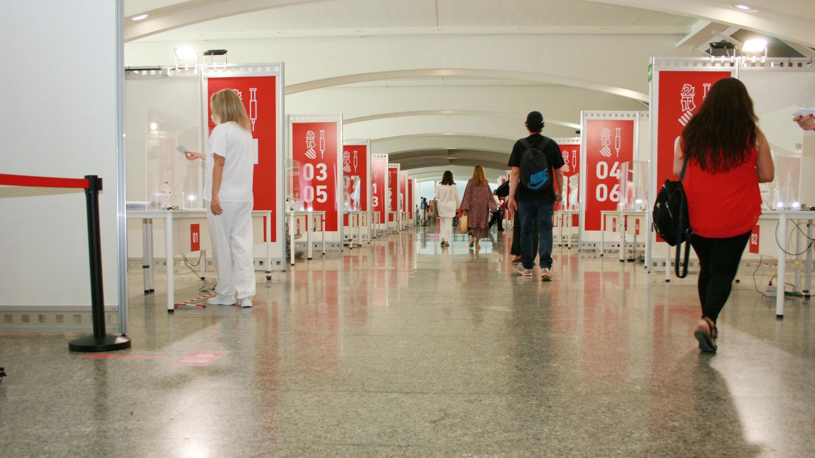 Centre de vacunació instal·lat en la Ciutat de les Arts i les Ciències de València