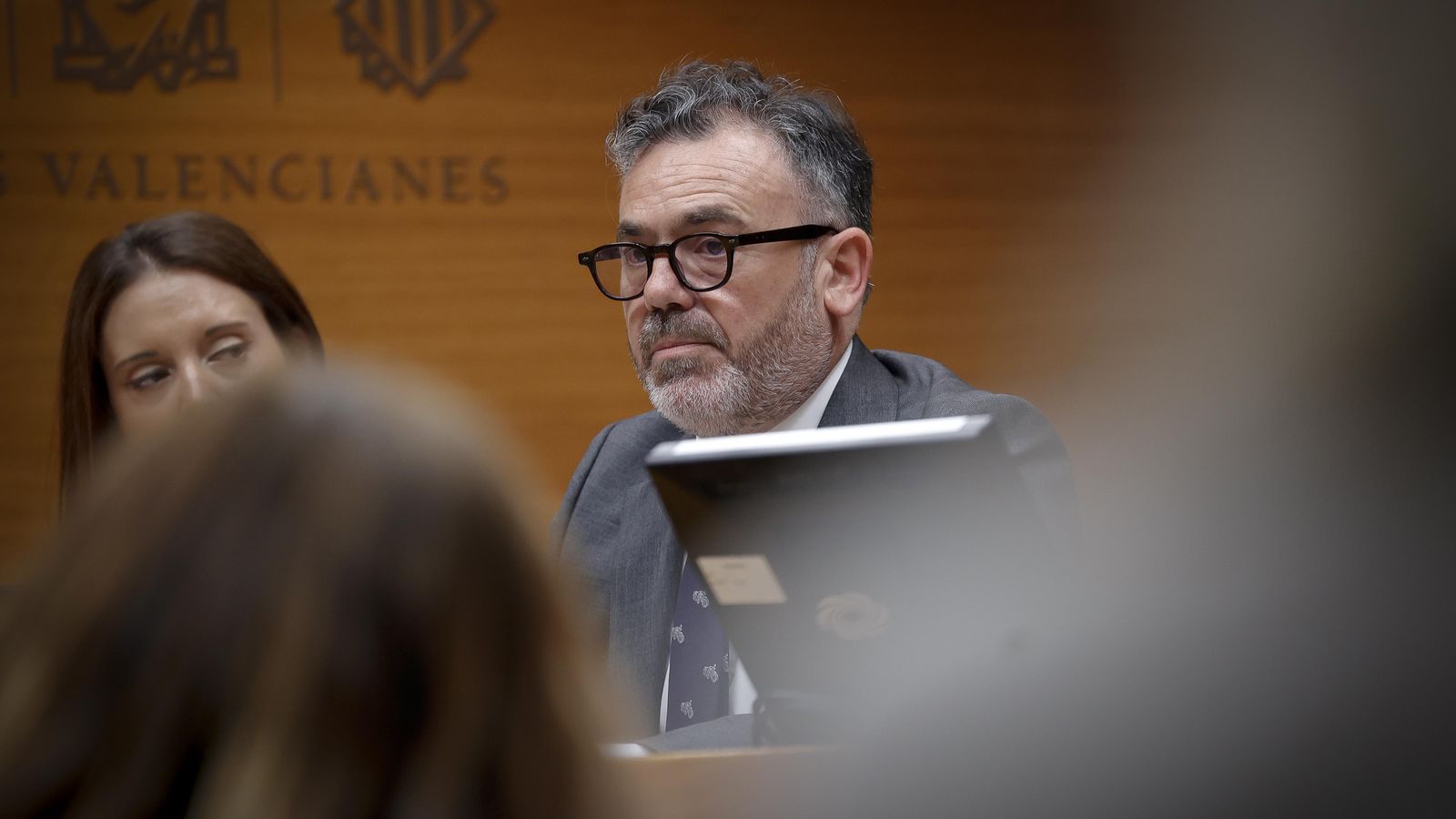 El vicepresident segon i conseller de Presidència, José Díez, en la comissió d'Hisenda