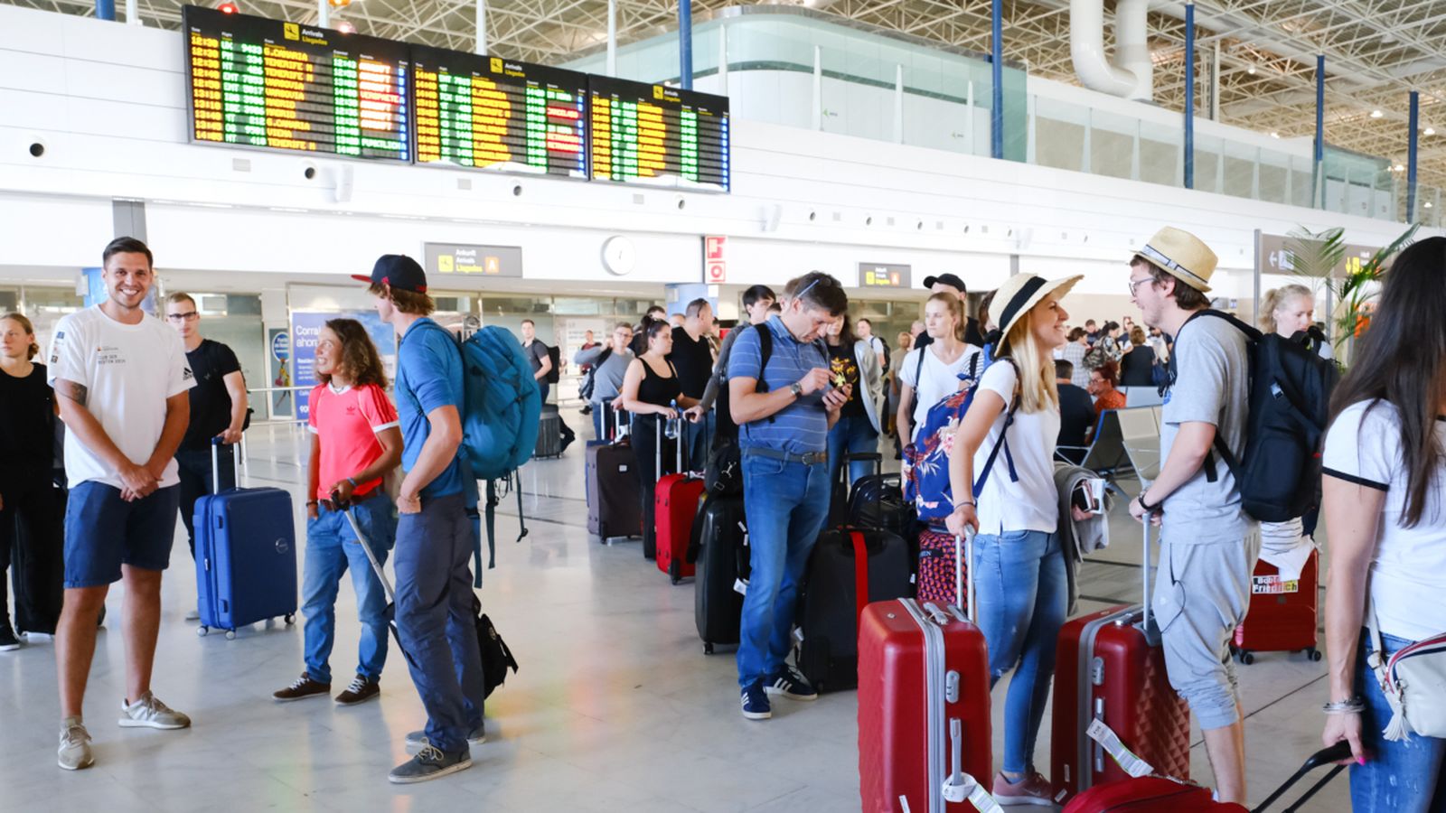 Turistes a l'aeroport