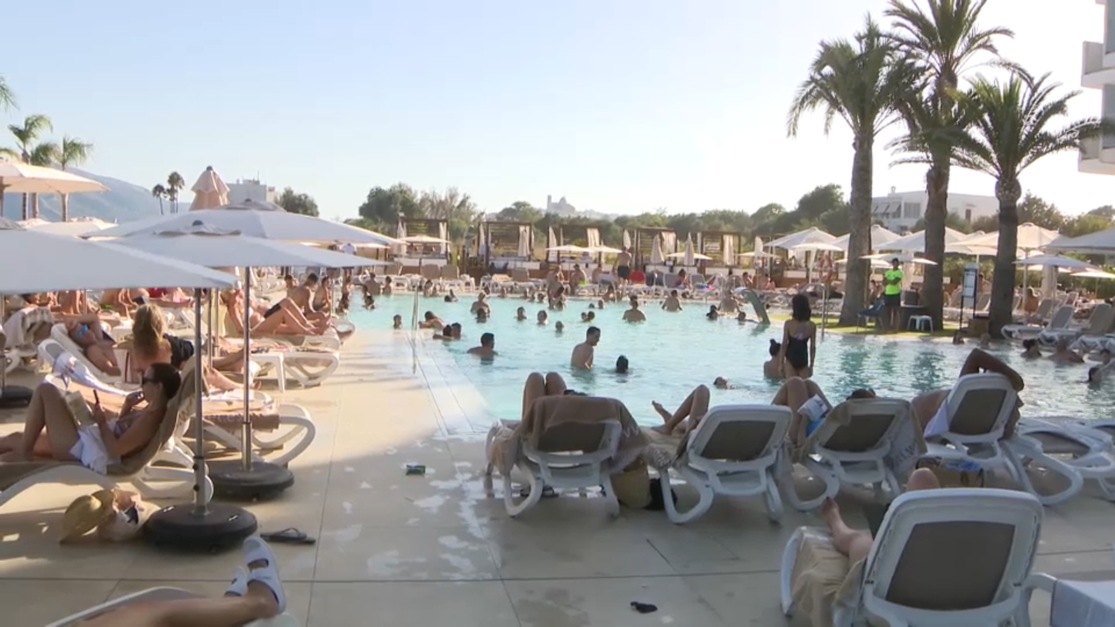 Imatge d'una zona de piscina a un hotel