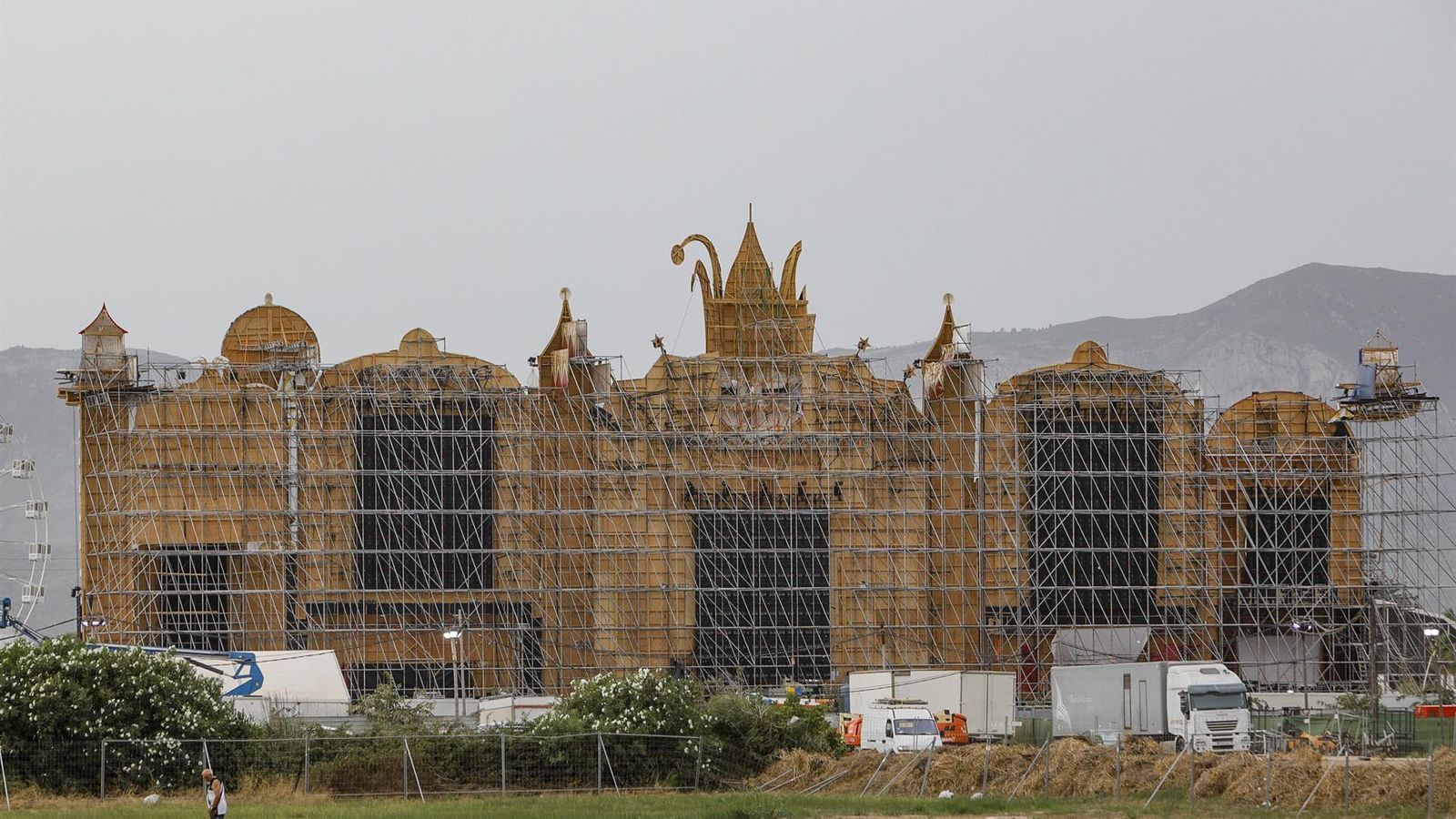 Vista posterior de l'escenari principal