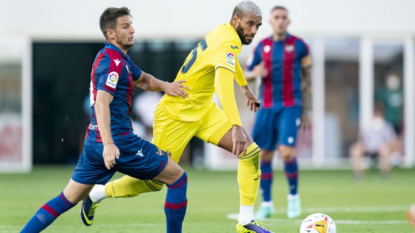 Étienne Capoue, durant el partit contra el Llevant