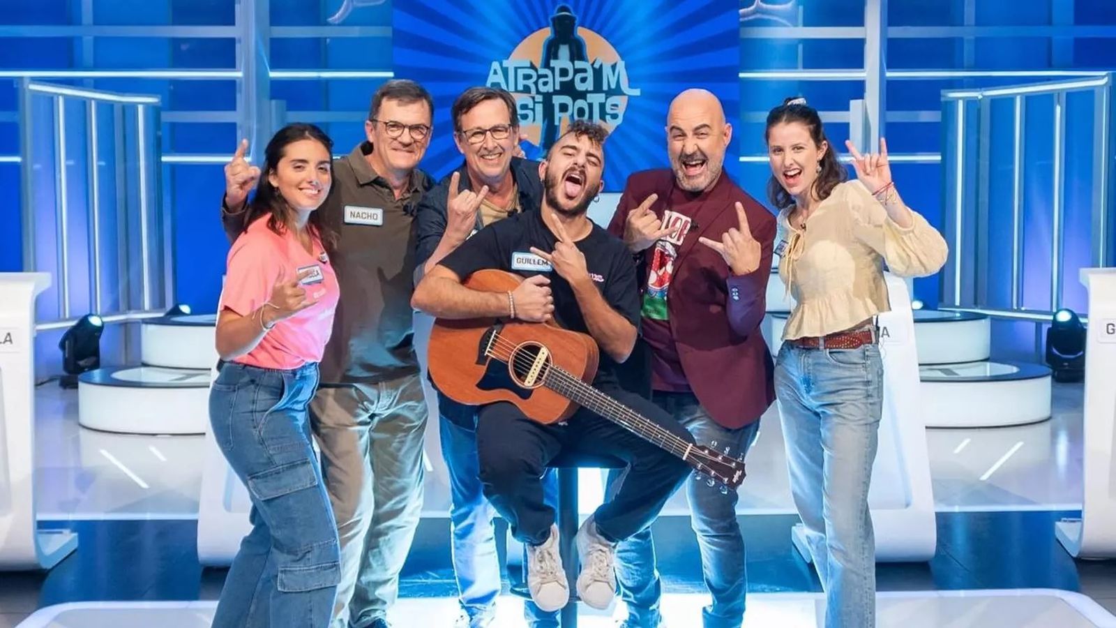 Oscar Tramoyeres amb concursants d''Atrapa'm si pots'