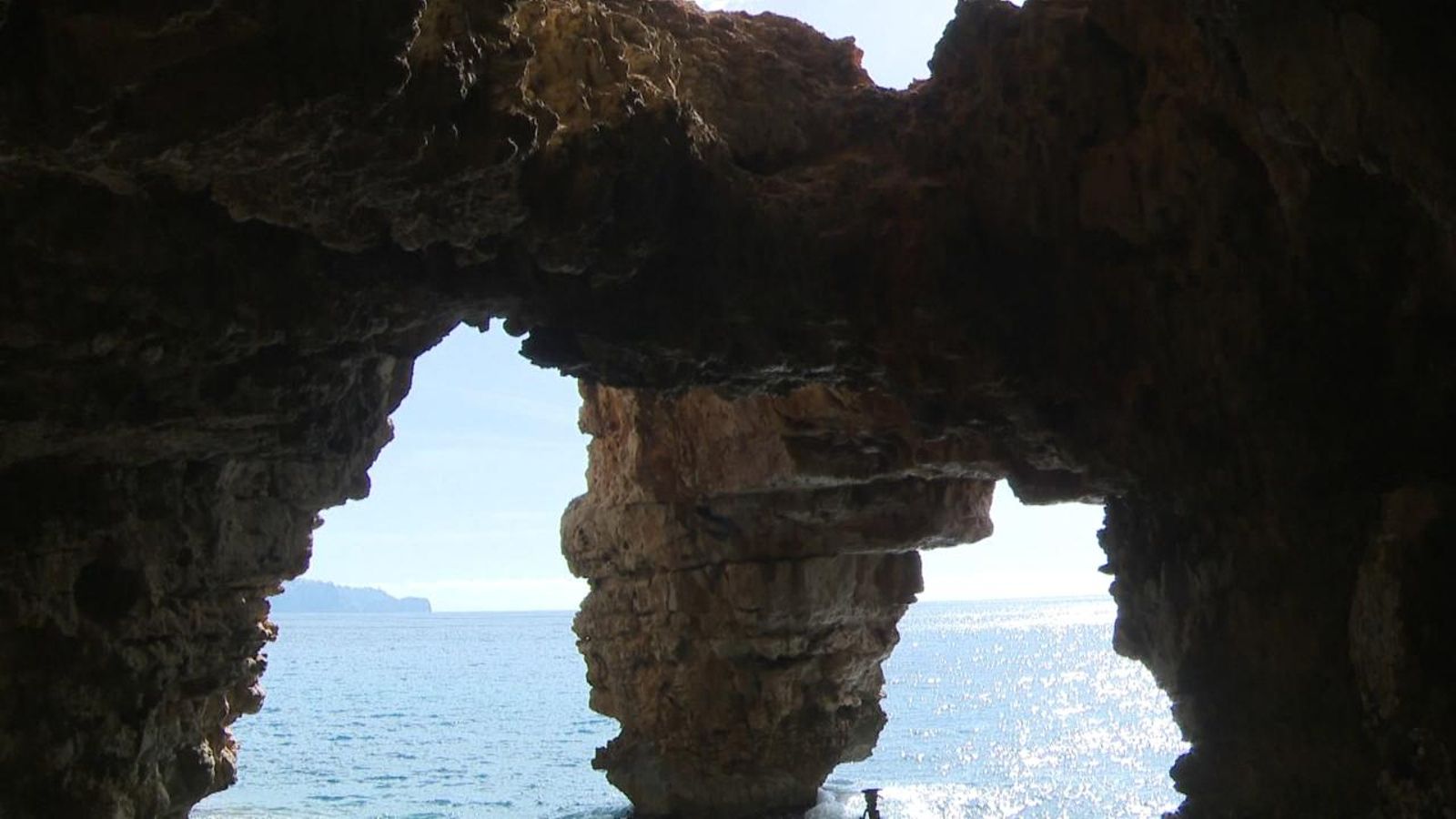 Descobrim els secrets que amaga la cova del Arcs