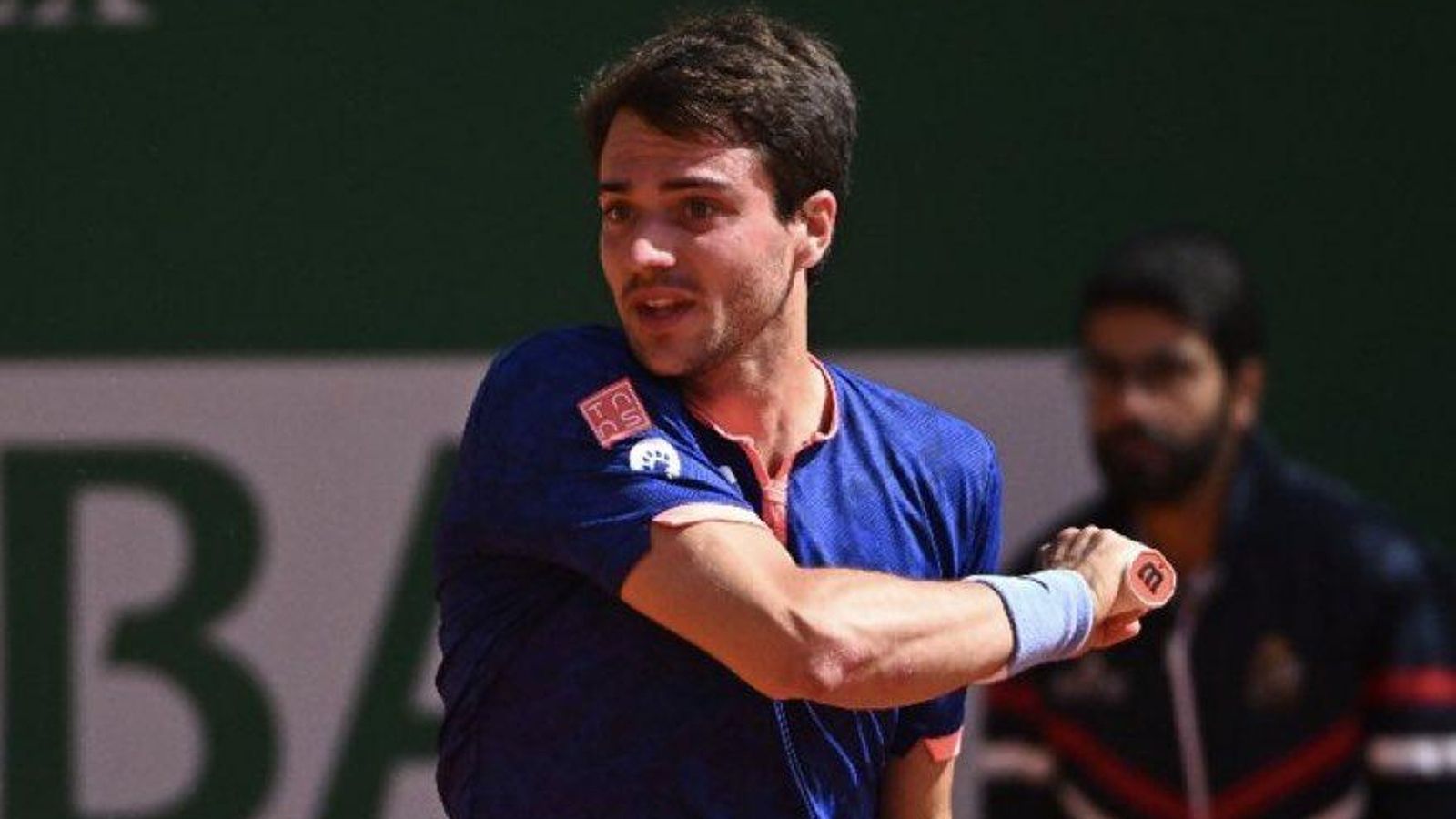 Pedro Martínez colpeja una pilota de 'drive'