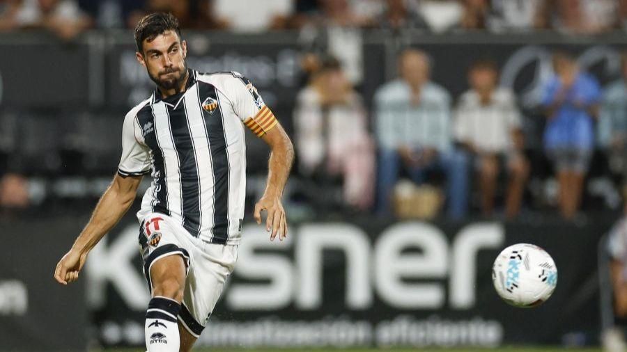 Salva Ruiz, en una acció del duel contra el Valladolid Salva Ruiz, en una acció del duel contra el Valladolid