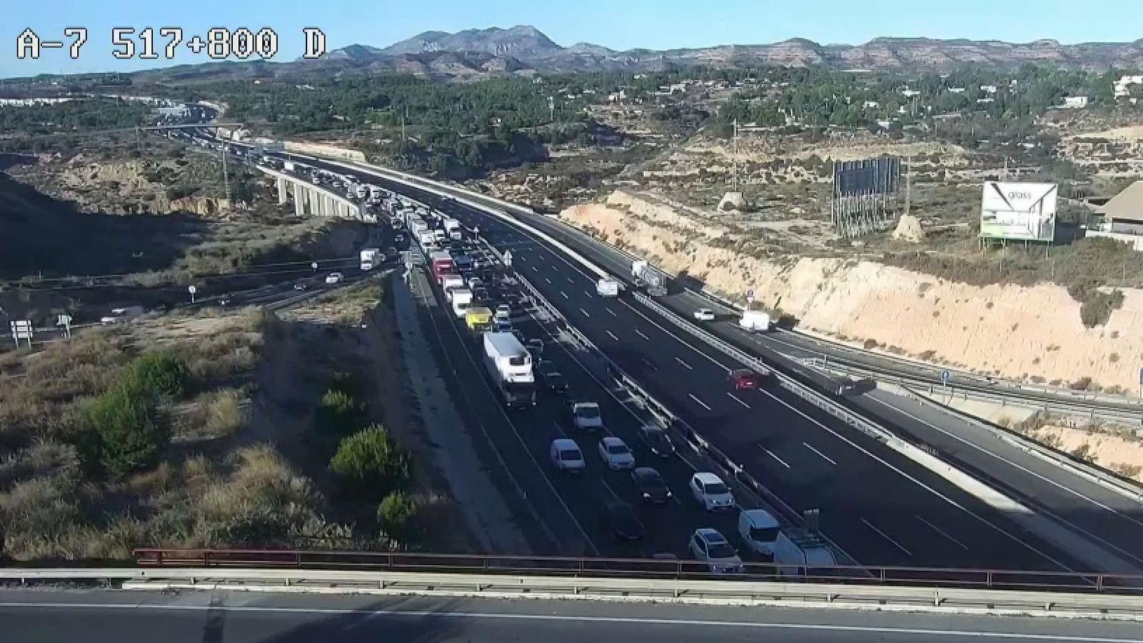 Un dels embusos registrats en l'A-7 aquest dimarts, a causa d'un dels accidents