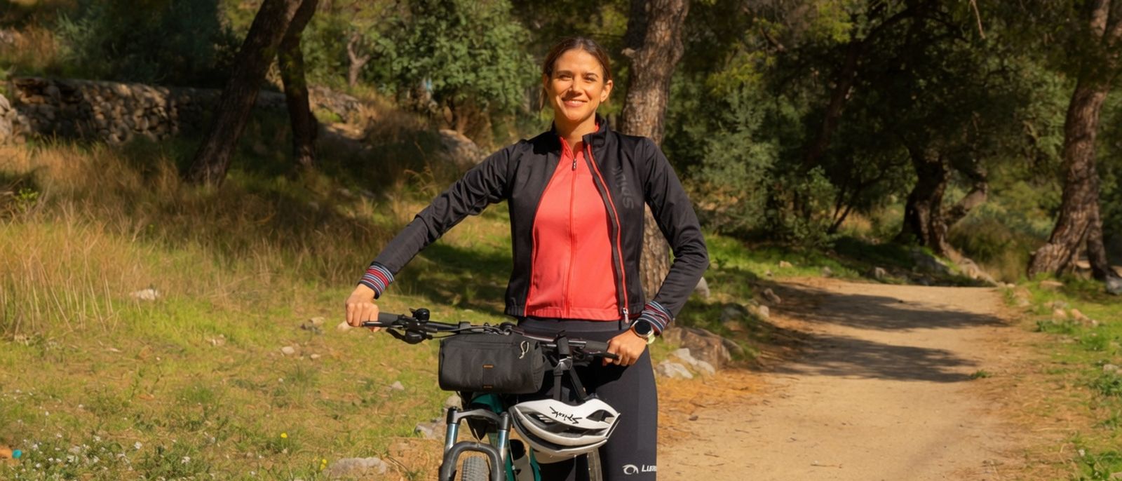 Gema Payà conduix cada dimecres les rutes cicloturistes per la Comunitat Valenciana en el programa 'Valencians sobre rodes'