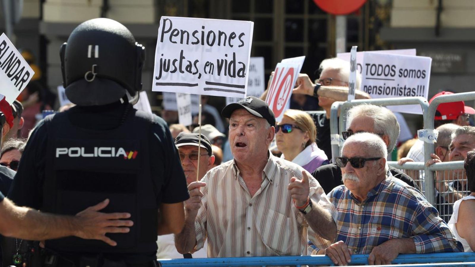 Pensionistes concentrats al Congrés dels Diputats
