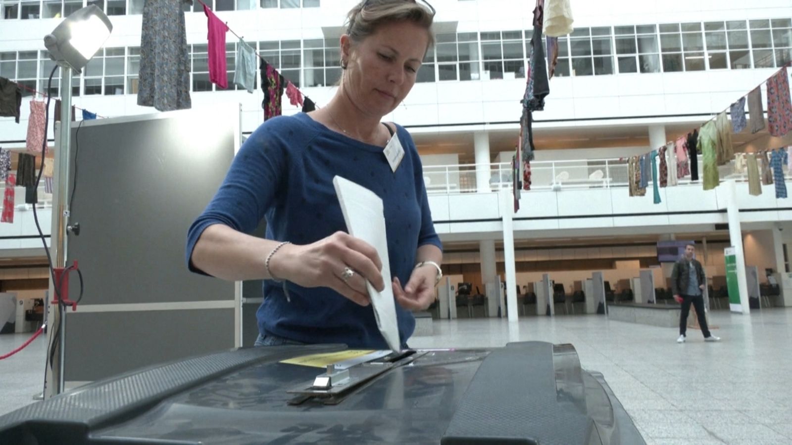 Els últims sondejos situen el partit de dreta radical PVV al capdavant