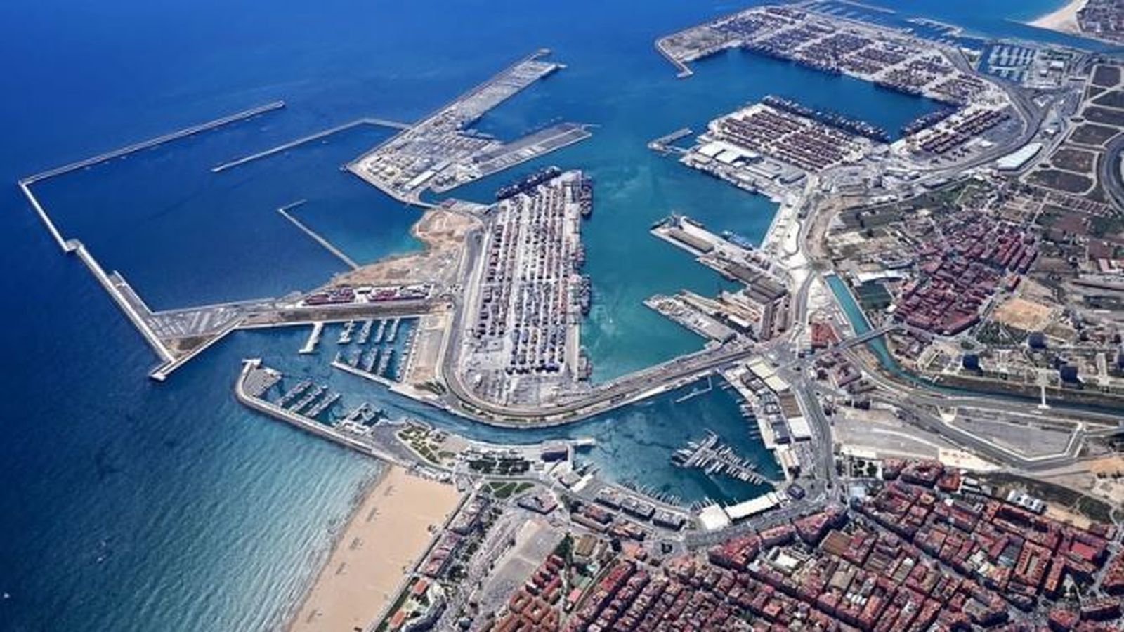 Foto aèria del port de València, en arxiu