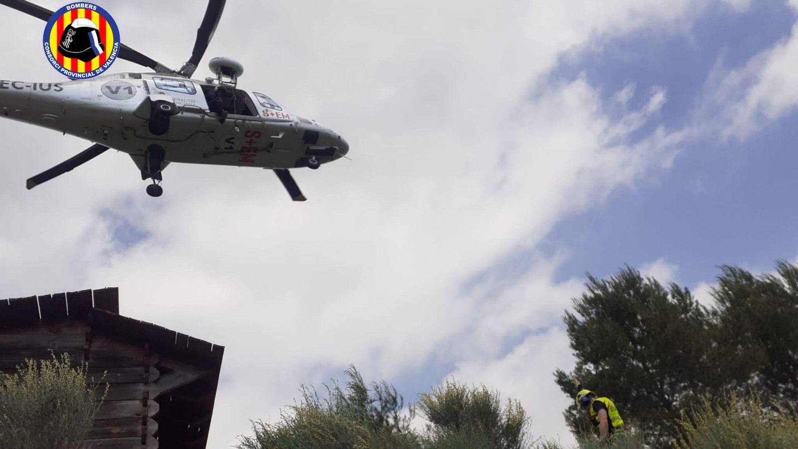 Un helicòpter d'Emergències de la Genaralitat i efectius terrestres han participat en el rescat de l'home que finalment ha mort quan caminava per una senda d'Énguera
