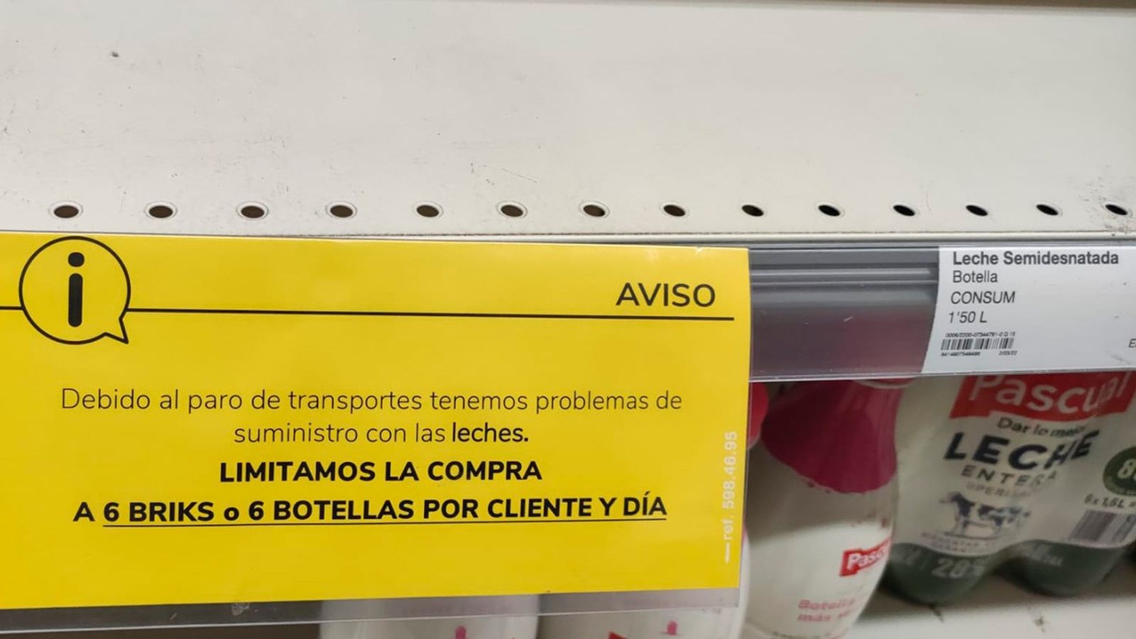 Cartell d'una prestatgeria a Consum en què s'avisa de la limitació