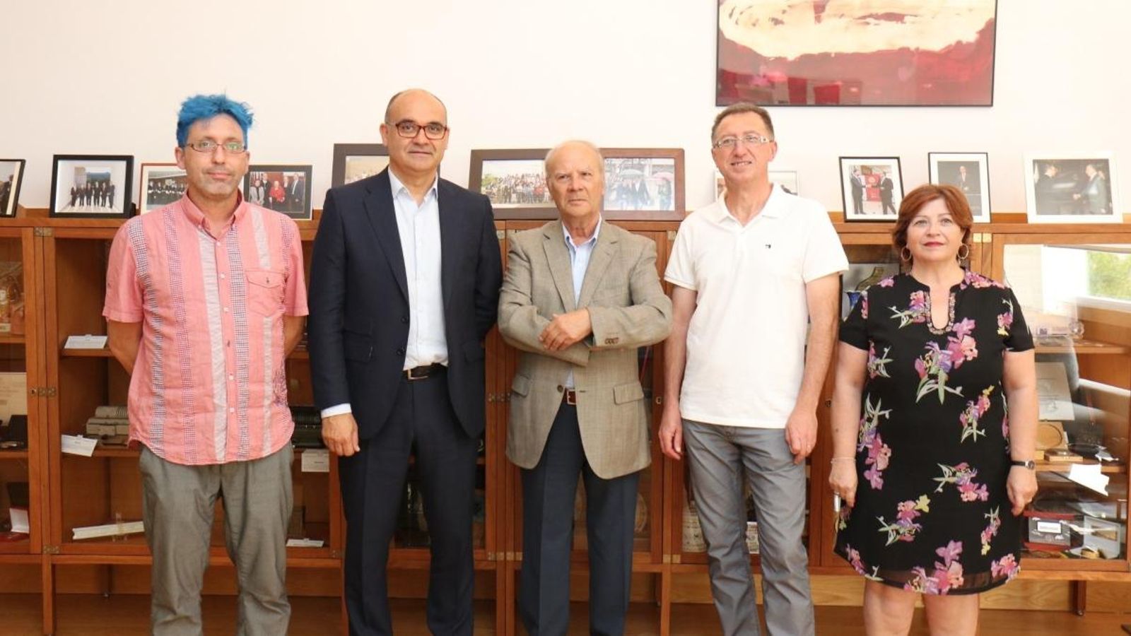 La Universitat d’Alacant i l’AVL, juntes en la promoció del valencià