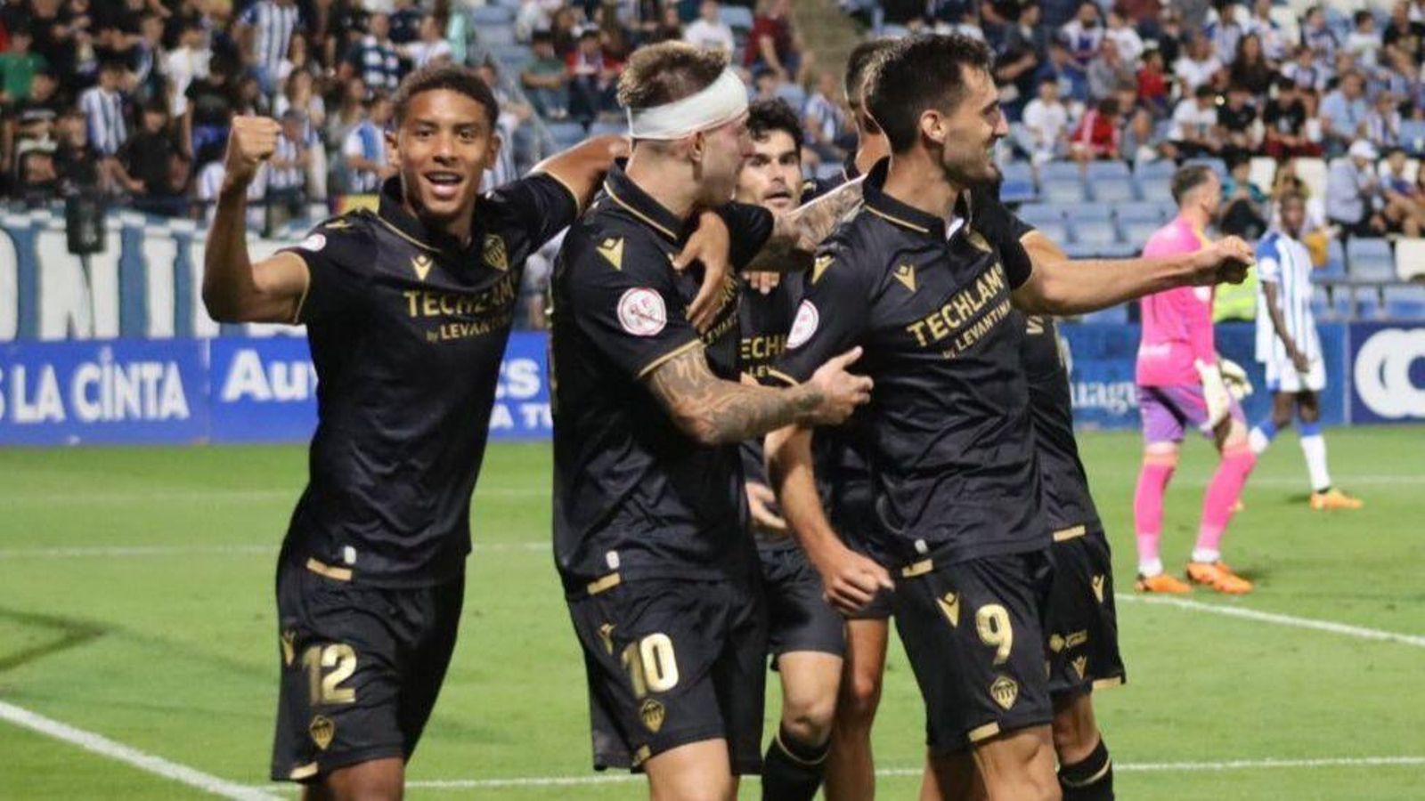 Els jugadors del Castelló celebren un dels gols