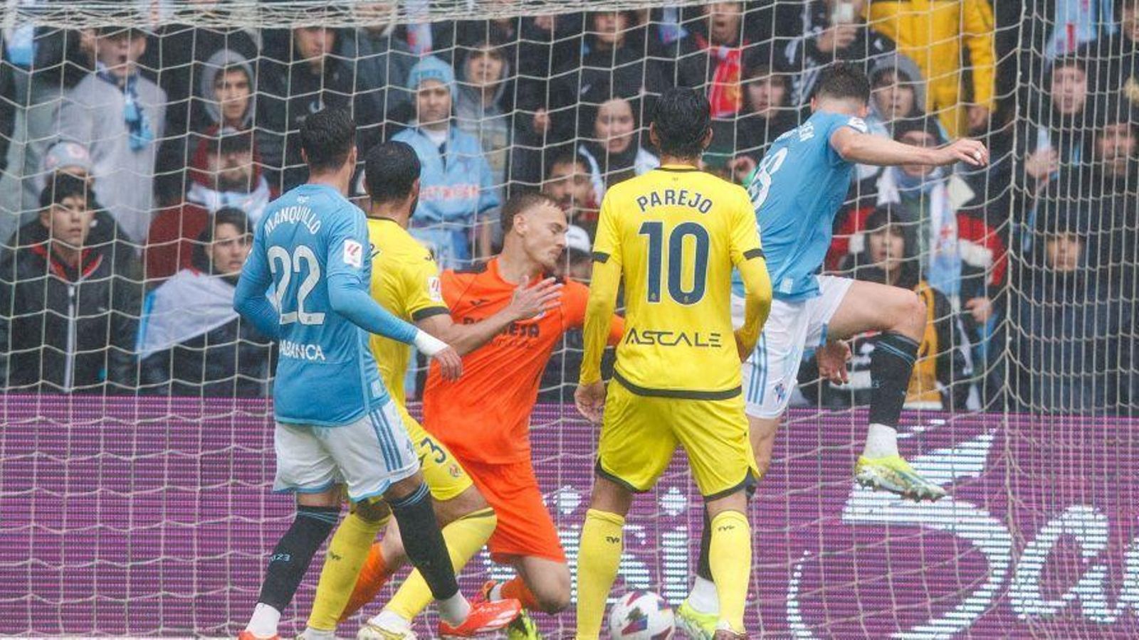 Douvikas marca el tercer gol del Celta