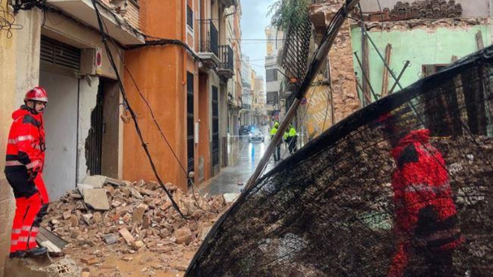 Els bombers intervenen en l’ensorrament d’un habitatge a Borriana este divendres Els bombers intervenen en l’ensorrament d’un habitatge a Borriana este divendres