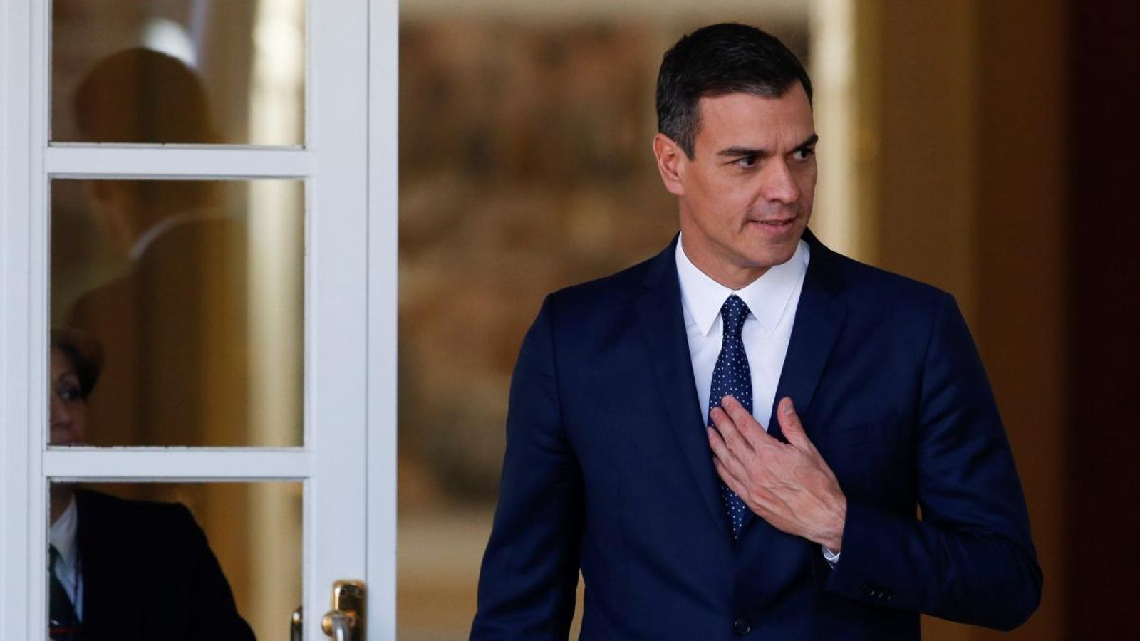 Sánchez inicia amb Casado la ronda de contactes per a formar govern