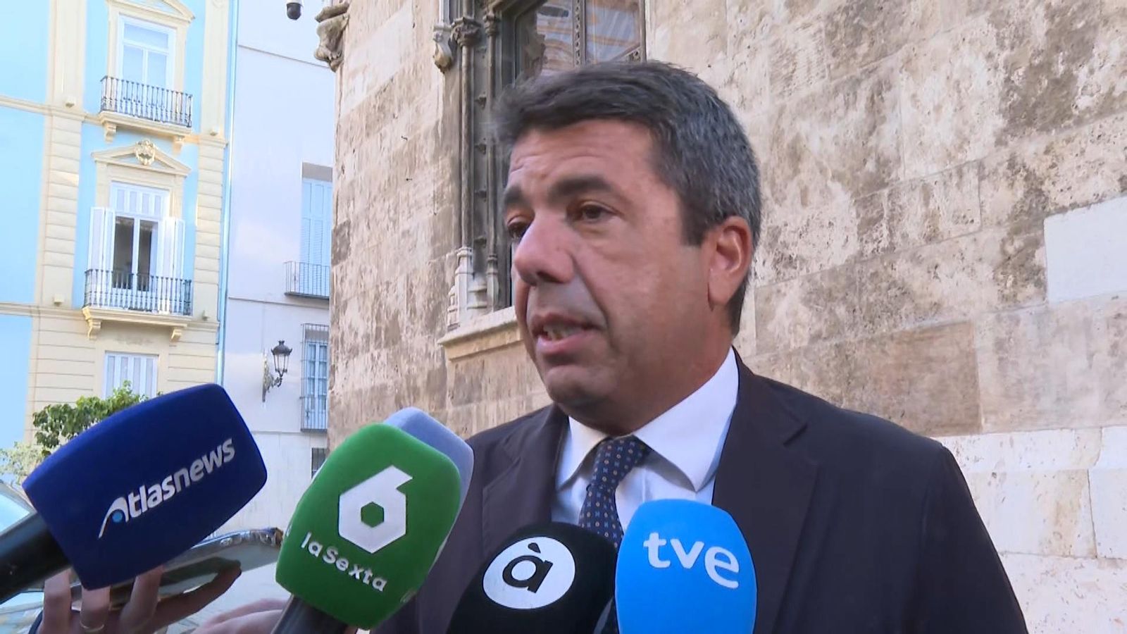 Declaracions del president de la Generalitat, Carlos Mazón, a les portes del Palau