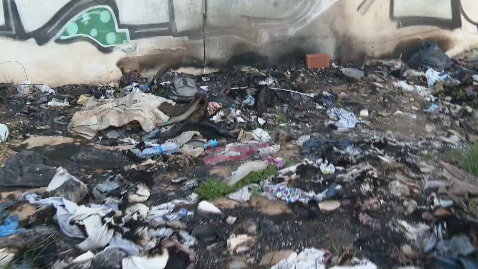 Els detinguts van cremar la tenda de campanya on dormia un dels sense sostre en un descampat del barri de Patraix de València