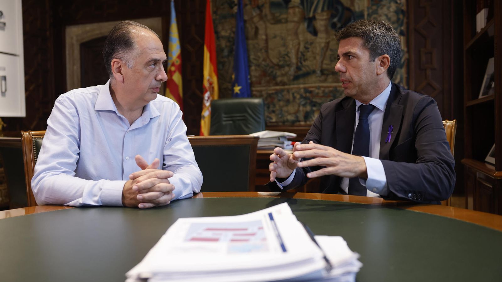 Juan Carlos Valderrada, nou conseller d'Emergències, amb Carlos Mazón