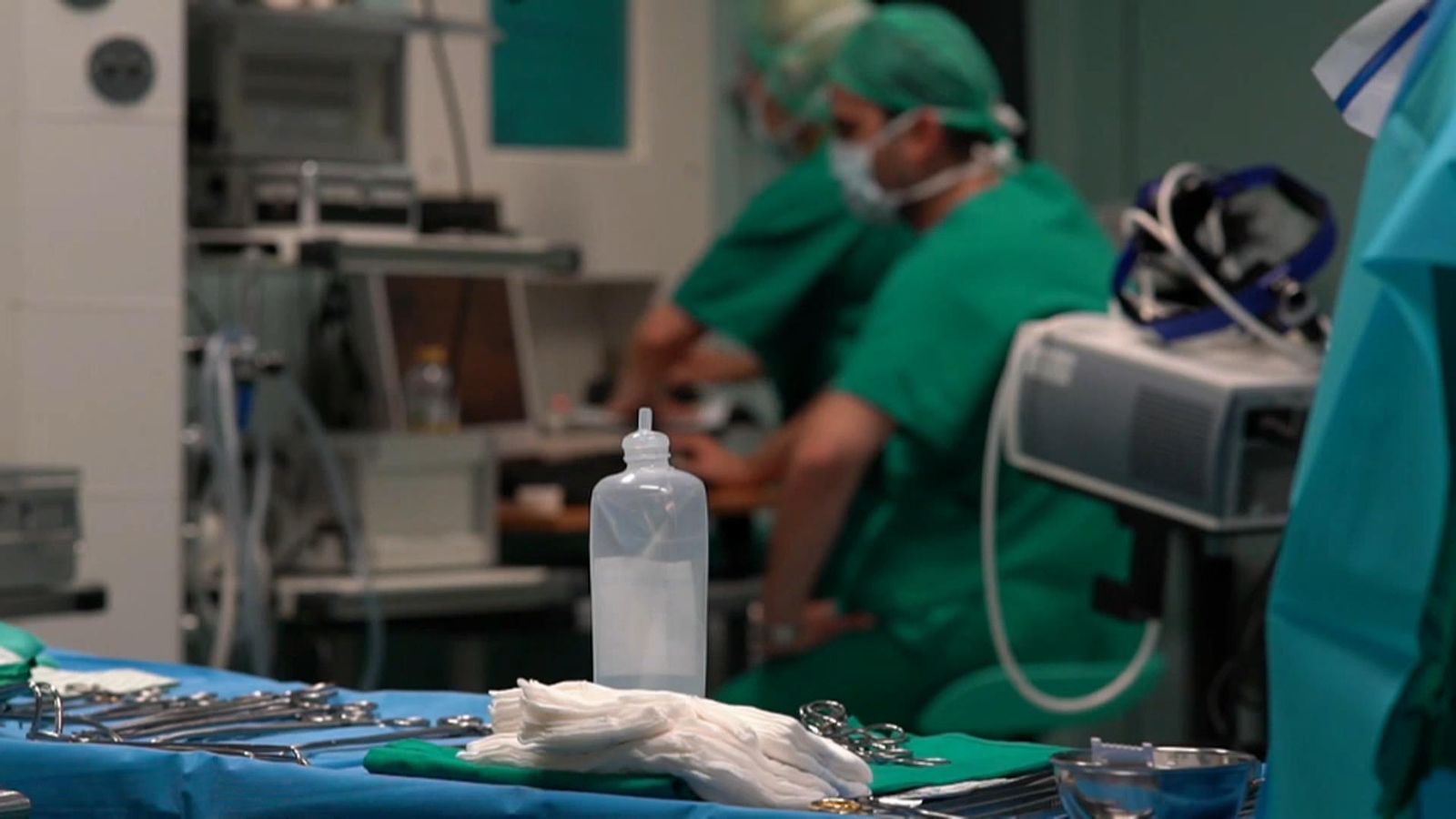 Critiquen que suposa un risc elevat de contagi per als professionals i els pacients