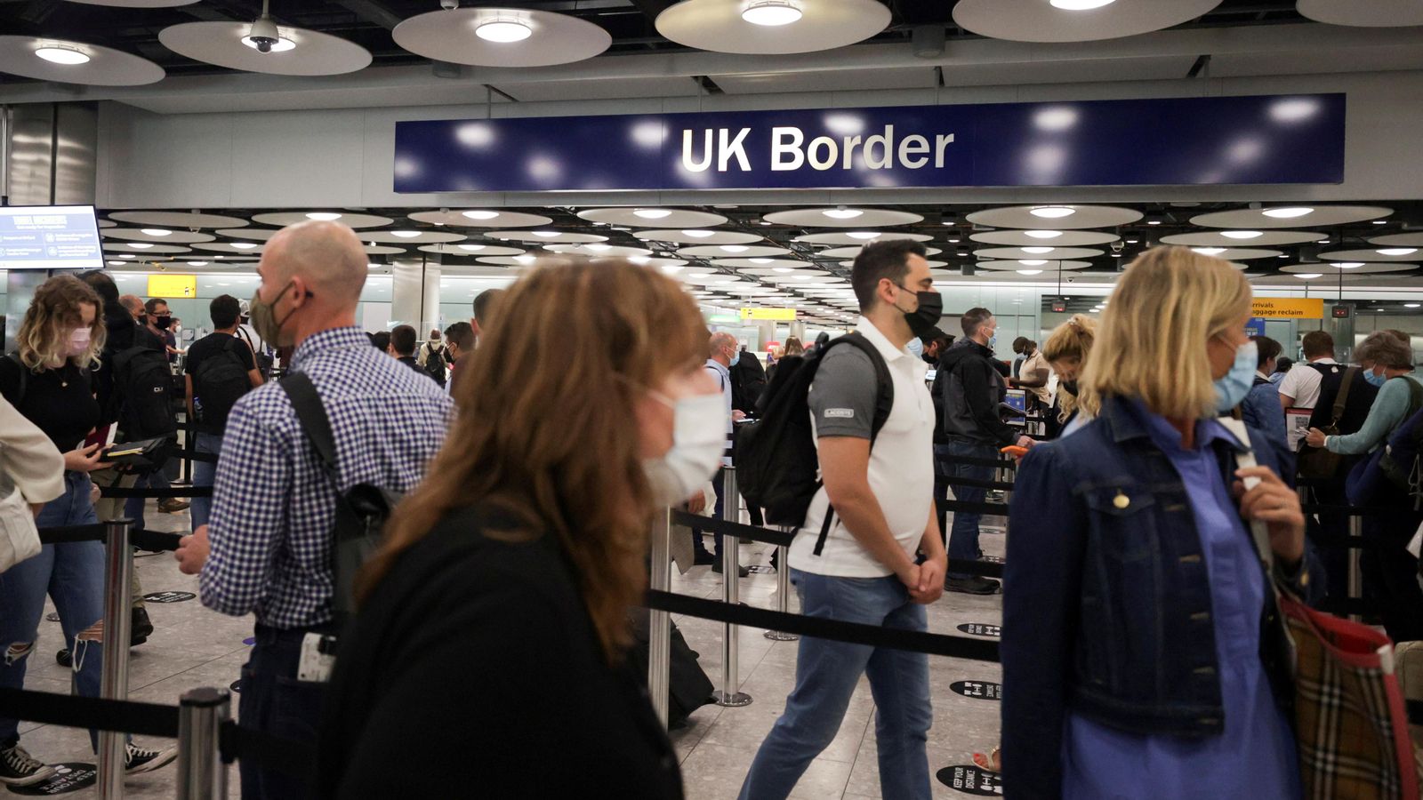 Viatgers arriben a la terminal 5 de l'aeroport de Heathrow