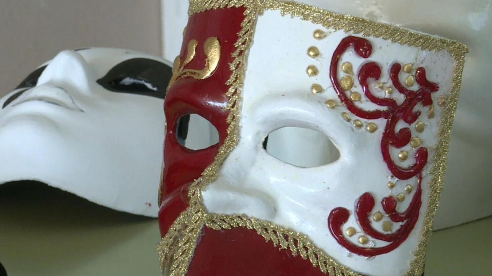 VÍDEO | Els futurs artistes fallers no confien a trobar faena als tallers de falla