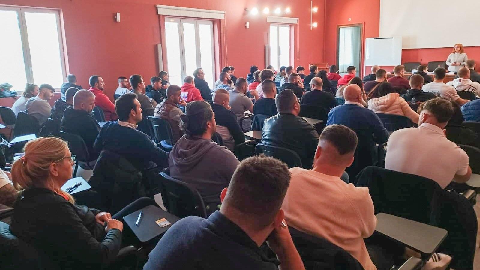 Examen per a porter de discoteca o de sala de festa