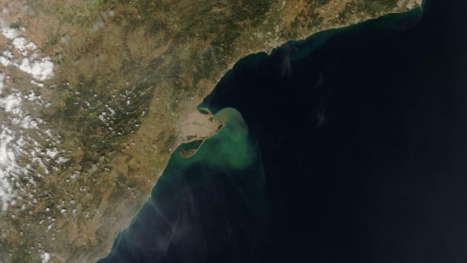 Satèl·lit Terra, diumenge 15 d'abril.