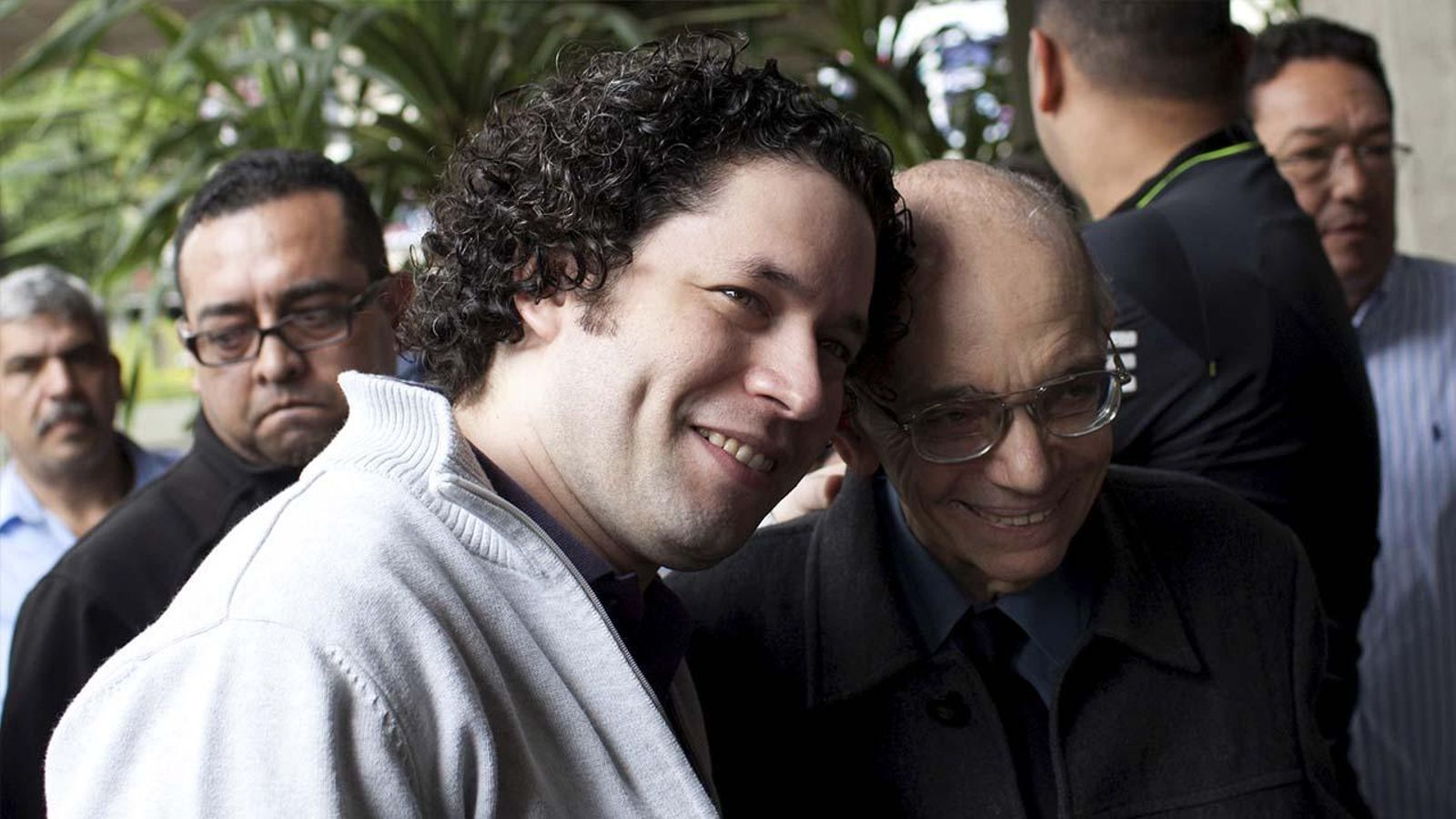 Abreu (dreta) amb el director d'orquestra Gustavo Dudamel