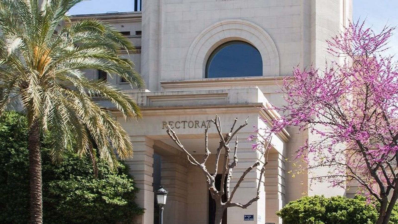 Edifici del rectorat de la UV,  en una imatge d'arxiu