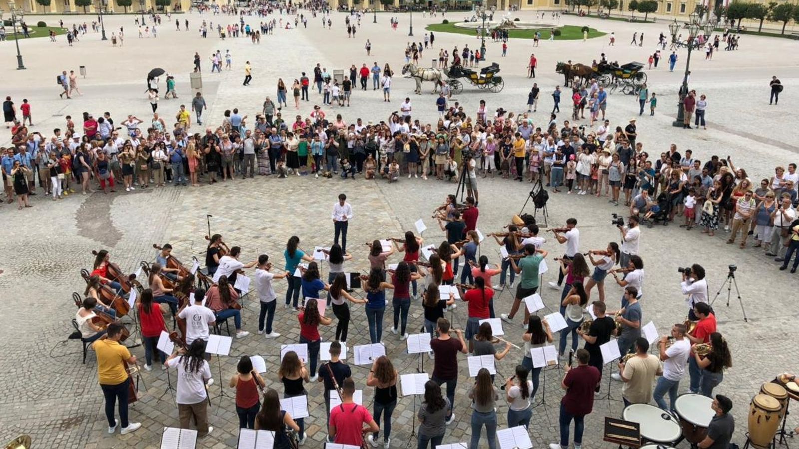 L'OJPA, en un concert improvisat amb el cor musical de Viena