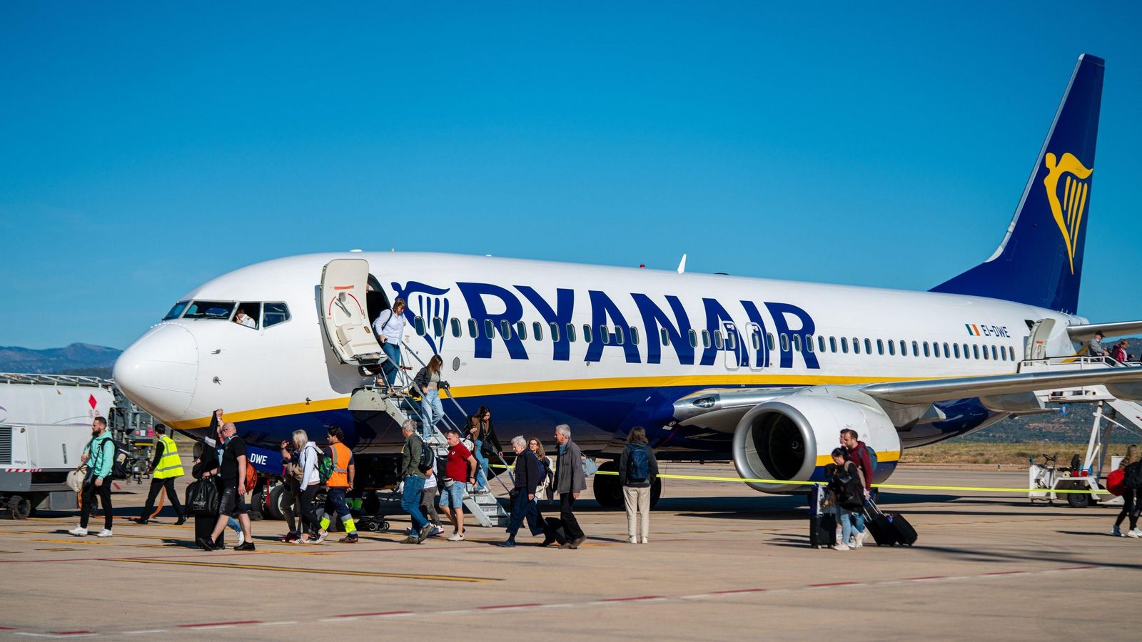 Arribada de passatgers a l'aeroport de Castelló