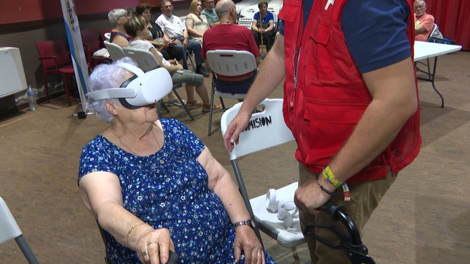 Una veïna d'Ares dels Oms prova la realitat virtual