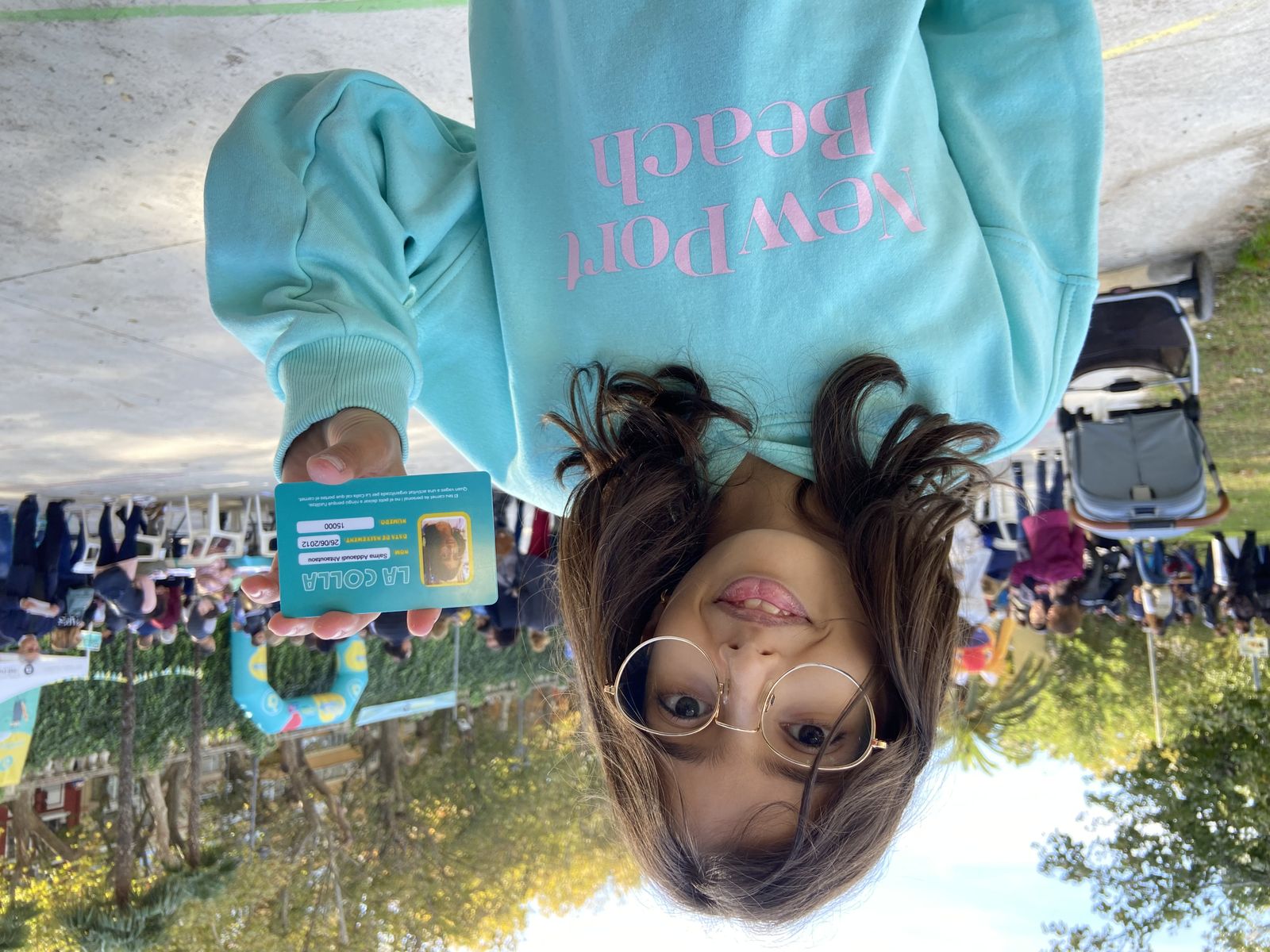 Salma amb el carnet 15.000 de La Colla