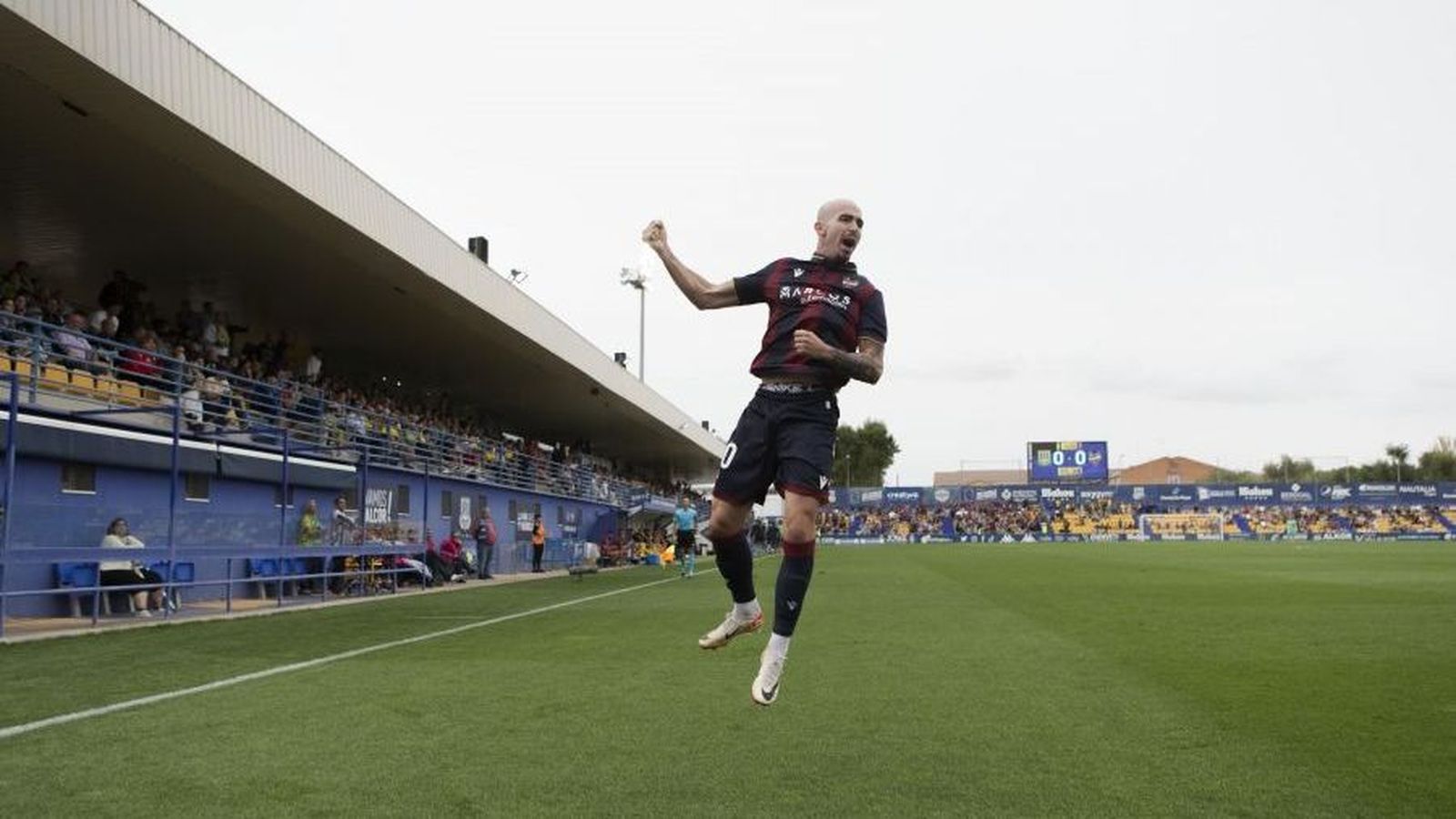 Oriol Rey celebra el gol