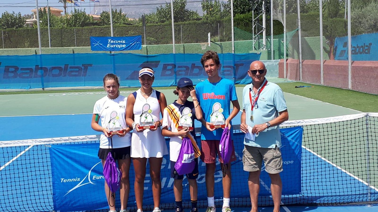 Guanyadors i finalistes del torneig durant el lliurament de premis