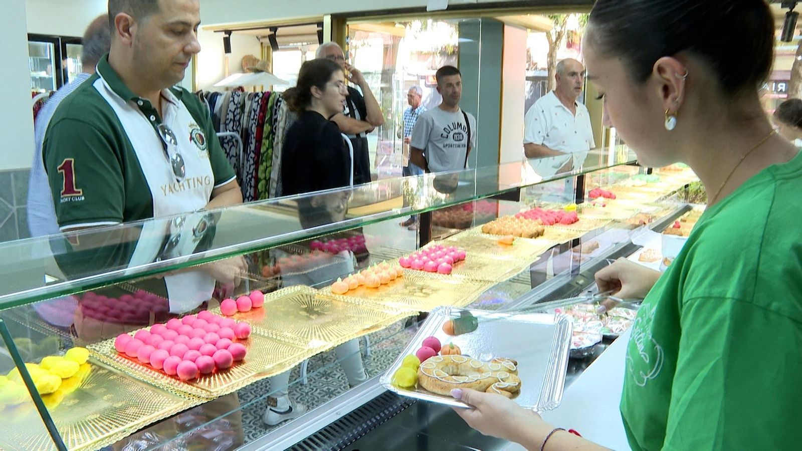 Un matí atrafegat a la Pastelería Galán d'Albal
