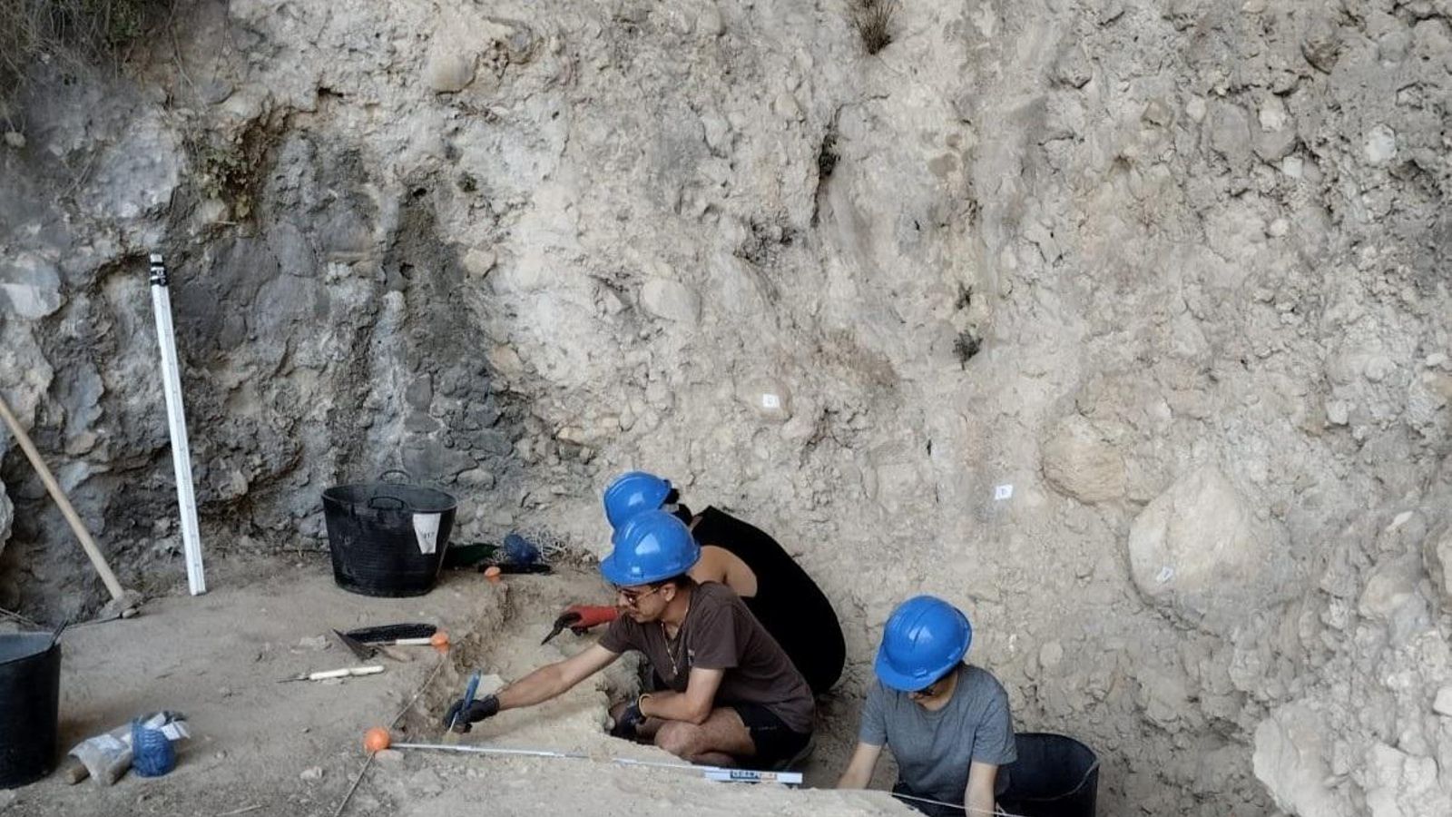 Excavació a la serra Mariola