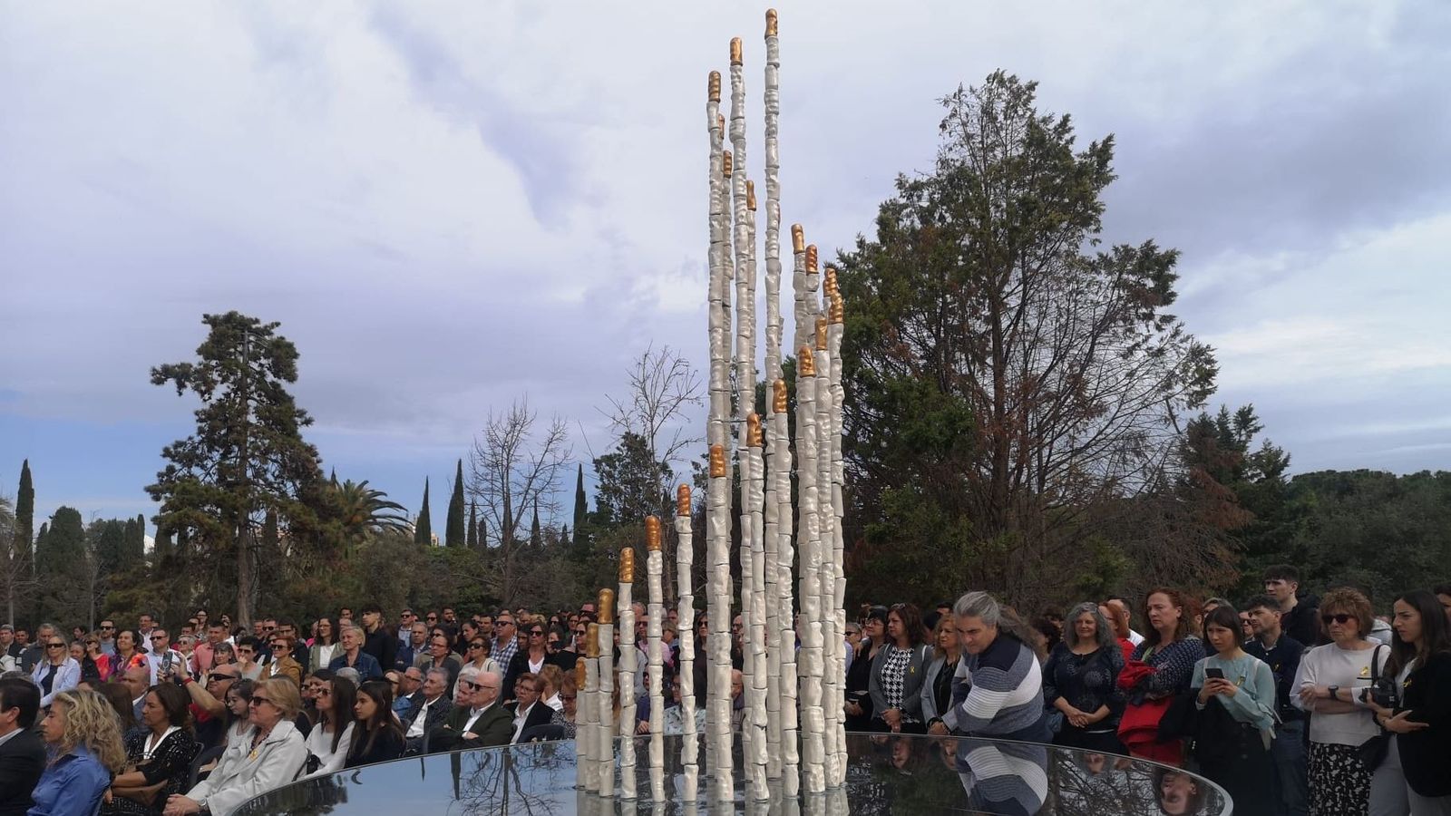 L'escultura en homenatge als xiquets i xiquetes que han patit càncer