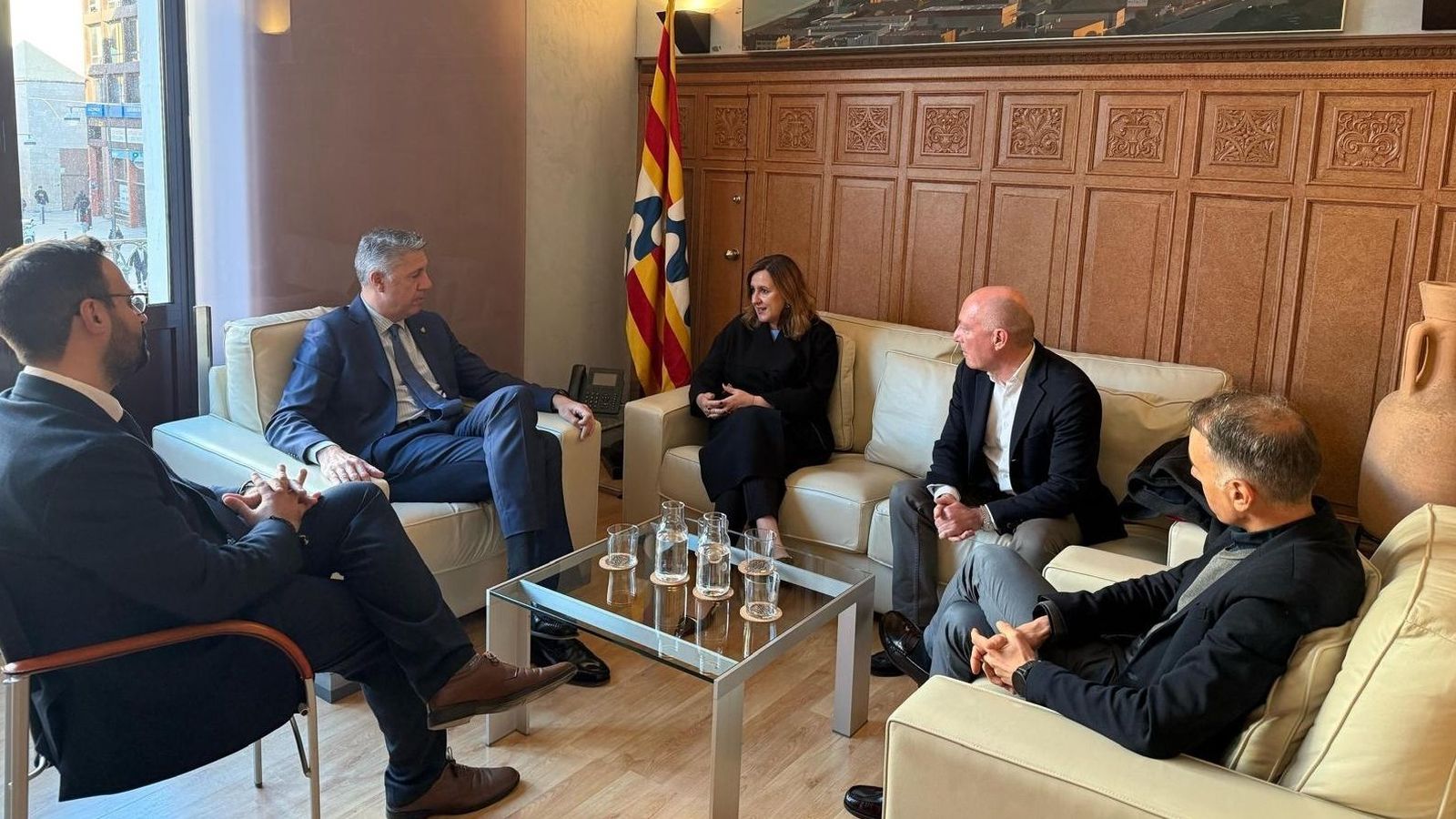 L'alcaldessa de València, Maria José Catalá, durant la reunió amb el seu homóleg de Badalona, Xavier Garcia Albiol (PP)