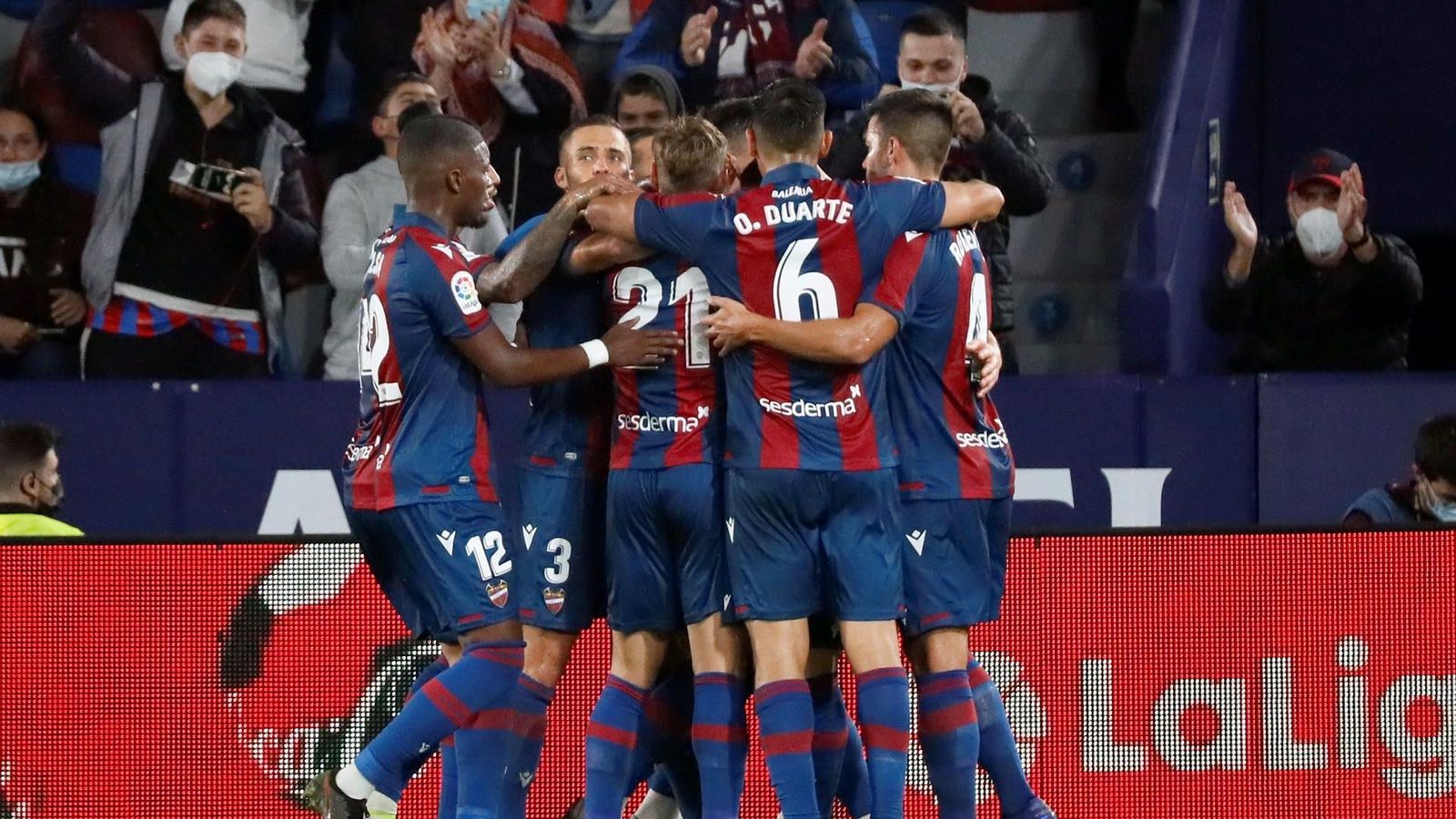 Els jugadors granota celebren un dels gols