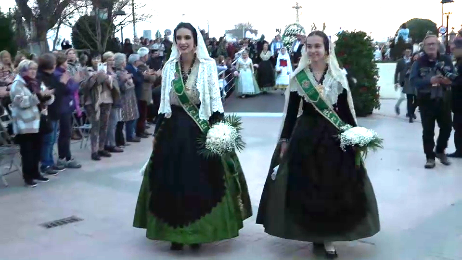 Moment de l'Ofrena de Flors a la Mare de Déu del Lledó en què arriben les reines de les festes de Castelló